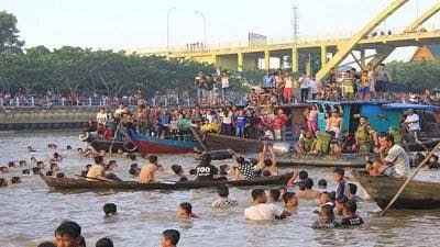 Ilustrasi Pemko Pekanbaru gelar tradisi Petang Megang di pinggiran Sungai Siak (foto/int)